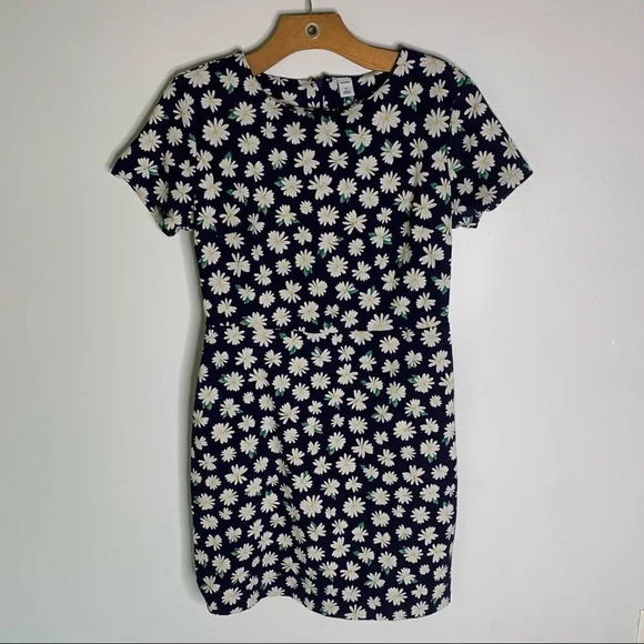 Old Navy Daisy Print Dress - Picture 3 of 9